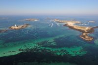 Vue aérienne de l'archipel des Glénan - MRW Zeppeline - X. Mignant